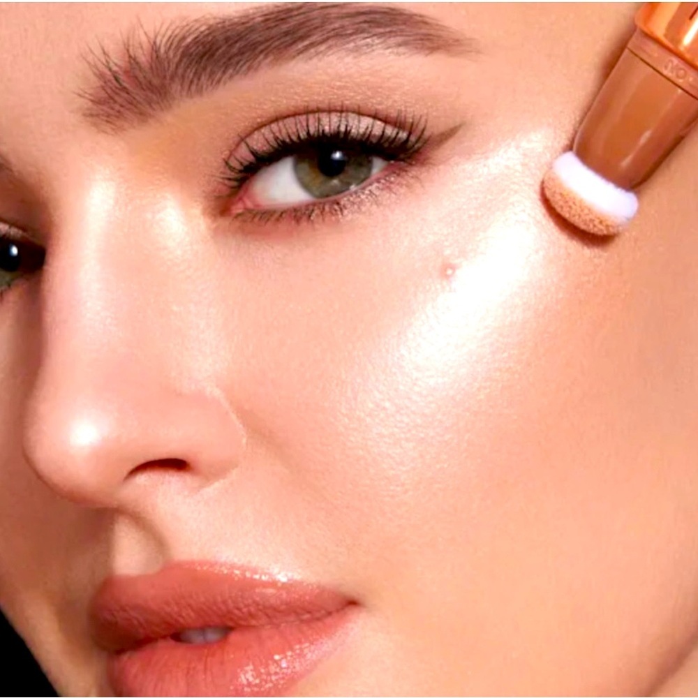 Charlotte Tilbury BEAUTY LIGHT WAND highlighter - 
SPOTLIGHT Brand new - Picture 2 of 3